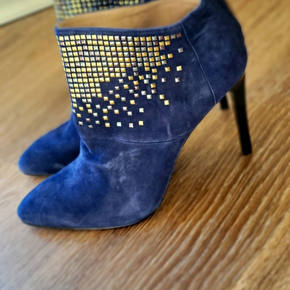 Boots - Picture 2 of 6